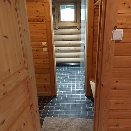 Levihaukka 10 샬레